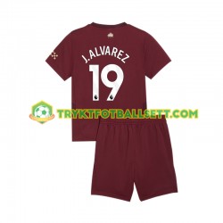 3-13 år Barn Manchester City drakt Julian Alvarez 19 Tredje 2024-2025 Korte Ermer 3-13 år Barn Manchester City drakt Julian Alvarez 19 Tredje 2024-2025 Korte Ermer