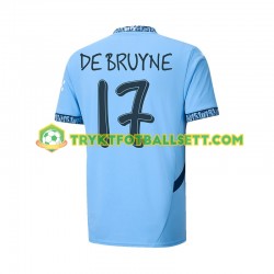 Herre Manchester City drakt UCL Font DE BRUYNE 17 Hjemme 2024-2025 Korte Ermer Herre Manchester City drakt UCL Font DE BRUYNE 17 Hjemme 2024-2025 Korte Ermer
