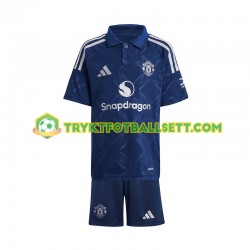 3-13 år Barn Manchester Utd drakt Borte 2024-2025 Rød Korte Ermer 3-13 år Barn Manchester Utd drakt Borte 2024-2025 Rød Korte Ermer