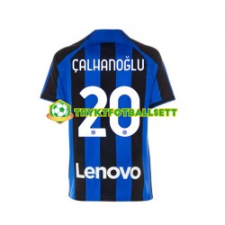 Herre Inter Milan drakt Hakan Calhanoglu 20 Hjemme 2022-23 Korte Ermer Herre Inter Milan drakt Hakan Calhanoglu 20 Hjemme 2022-23 Korte Ermer