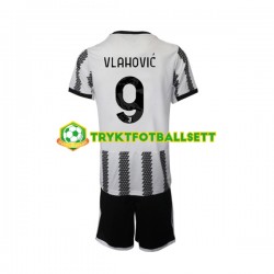 3-13 år Barn Juventus drakt Vlahovic 9 Hjemme 2022-23 Korte Ermer 3-13 år Barn Juventus drakt Vlahovic 9 Hjemme 2022-23 Korte Ermer