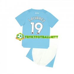 3-13 år Barn Manchester City drakt J. ALVAREZ 19 Hjemme 2023-2024 Korte Ermer 3-13 år Barn Manchester City drakt J. ALVAREZ 19 Hjemme 2023-2024 Korte Ermer