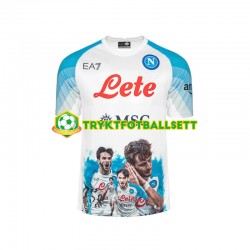 Herre Napoli drakt Face Game Kvaratskhelia 77 Hjemme 2022-23 Korte Ermer Herre Napoli drakt Face Game Kvaratskhelia 77 Hjemme 2022-23 Korte Ermer