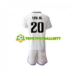 3-13 år Barn Real Madrid drakt Vinicius Junior 20 Hjemme 2022-23 Korte Ermer 3-13 år Barn Real Madrid drakt Vinicius Junior 20 Hjemme 2022-23 Korte Ermer