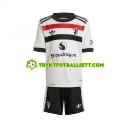 3-13 år Barn Manchester Utd drakt Tredje 2024-2025 Korte Ermer 3-13 år Barn Manchester Utd drakt Tredje 2024-2025 Korte Ermer